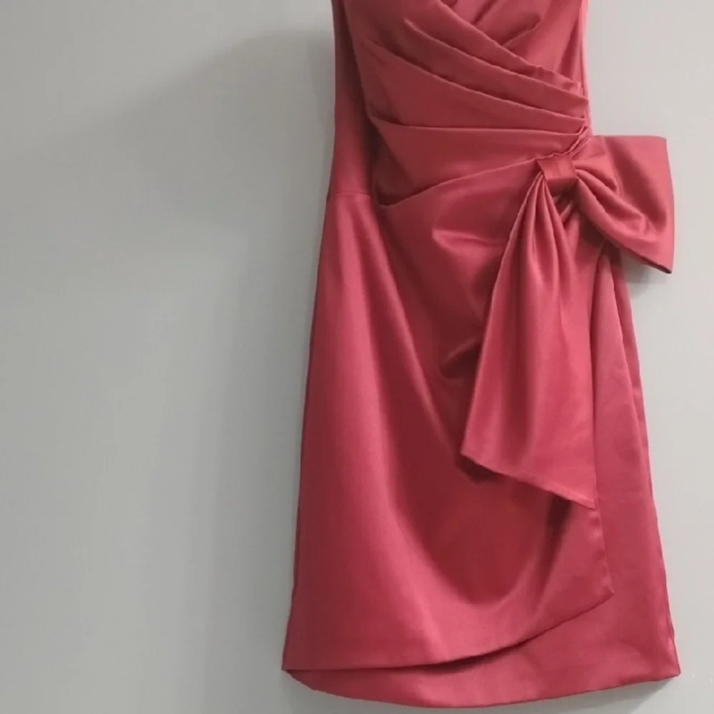 🌹White House Black Market Strapless Satin Dress in Deep Rose Color Size 0 - Picture 4 of 6